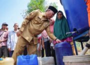 Pj. Bupati Muba Langsung Cek Distribusi Air Bersih Warga Plakat Tinggi