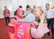 372 Jukir di Pangkalpinang Dapat Atribut Warna Pink