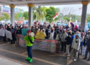 Gelar Aksi di Kantor DPRD OKI, Warga Teloko Ancam Akan Bakar PT Kelantan Sakti