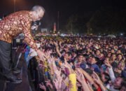 Duet Bareng Duo Anggrek, Pj. Bupati Apriyadi Hibur Para Penonton