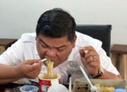 Pj. Bupati Bangka Jajal Mie Sago Berbahan Sagu Rumbia Produksi PT BAA