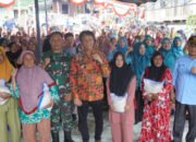 Pj. Bupati OKI Salurkan Bantuan 1,3 Ton Beras Untuk 266 KK Terdampak Banjir di Tanjung Lubuk