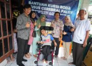 PTBA Berikan Kursi Roda Adaftif