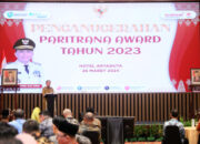 Pj Gubernur Agus Fatoni Beri Penghargaan Anugrah Paritrana Award 2023 Tingkat Provinsi Sumsel untuk Pemda dan Badan Usaha