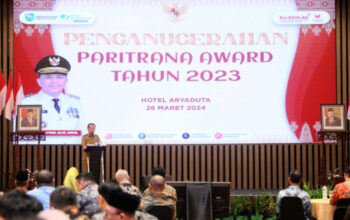 Pj Gubernur Agus Fatoni Beri Penghargaan Anugrah Paritrana Award 2023 Tingkat Provinsi Sumsel untuk Pemda dan Badan Usaha