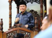 Pj Gubernur Agus Fatoni Berikan Bantuan Sembako Untuk Marbot Masjid
