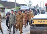 Dapat Keluhan Warga, Walikota Langsung Perbaiki Jalan Sultan M Mansyur