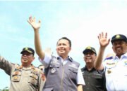 Pj Gubernur Agus Fatoni Lepas Keberangkatan 17 Armada Bus Angkutan Mudik Gratis dari Terminal Alang-alang Lebar Palembang