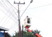 Ratu Dewa Tinjau Langsung Pemasangan 100 Titik Lampu Jalan