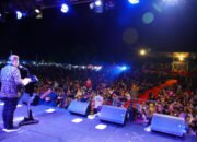 Duet Bareng Gita Youbi, Pj Bupati Sandi Fahlepi Hibur  Penonton