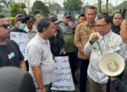 Terima Langsung Pendemo, Komitmen Pj Walikota  Palembang Tegakan Perda