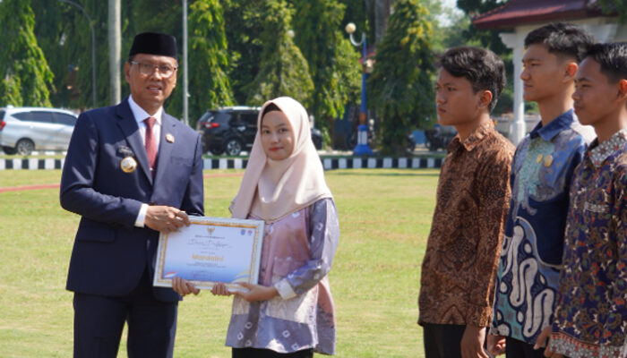 Hari Sumpah Pemuda, Belasan Pemuda Berprestasi di OKI Terima Penghargaan