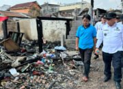 Sampaikan Duka Mendalam, Pj Wali Kota Tinjau Korban Kebakaran di 10 Ilir