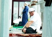 Gubernur Herman Deru dan Wagub Cik Ujang  Sholat Isya dan Tarawih Berjemaah di Masjid As-Sa’adah Mapolda Sumsel