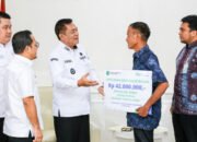 Bupati H M Toha Serahkan Santunan Jaminan Kematian kepada Ahli Waris Pekerja Rentan