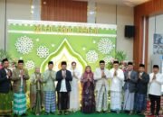 Ratu Dewa Laksanakan Sholat Idul Adha di Masjid Agung