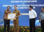 Hadirkan Posbankum Hingga Tingkat Desa, Bupati Muchendi Terima Penghargaan dari Kemenkumham RI