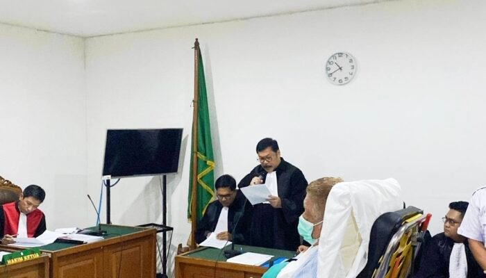 Jan Maringka : Jaksa Paksakan Dakwaan Daluwarsa