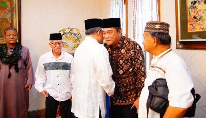 Bupati HM Toha Tohet Hadiri Tahlilan Alex Noerdin, Doakan Pengabdian Pelopor Sekolah dan Berobat Gratis