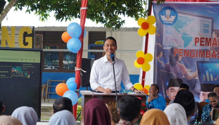 951 Sekolah di OKI Beralih ke Digital, Smart Board dan Internet Satelit Jangkau Pelosok