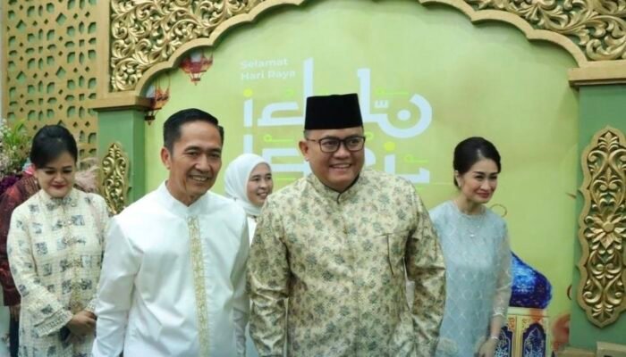 Penuh Kehangatan, Wali Kota Ratu Dewa Sambut Langsung Ribuan Warga di Rumah Dinas