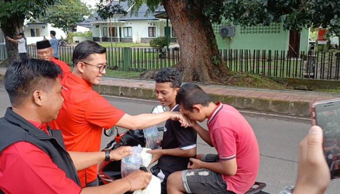Ramadan Penuh Kepedulian, DPC PDI Perjuangan OKI Berbagi Takjil dan Gelar Buka Puasa Bersama