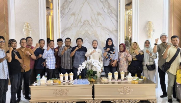 Apresiasi PWI Lahat, Widia Ningsih Tegaskan Butuh Kritik untuk Dorong Pembangunan