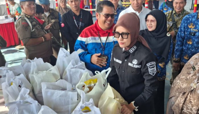 Sembako Rp200 Ribu Ditebus Rp30 Ribu, Kehadiran Widia Ningsih Disambut Antusias Warga