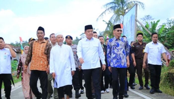 Wagub Sumsel Cik Ujang Letakkan Batu Pertama Masjid Baitul Huda di OKU Timur, Simbol Penguatan Nilai Keimanan
