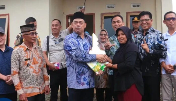 Direlokasi Warga Korban Banjir di Lahat Dapat Bantuan Rumah