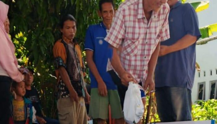 YBM PLN UP3 Linggau Salurkan 150 Paket Daging ke Warga Tiga Kelurahan