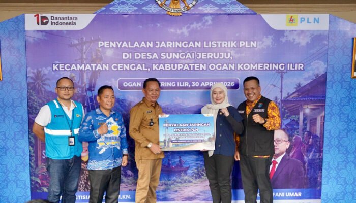 PLN Alirkan Listrik 24 Jam ke Dusun Terpencil di Cengal OKI