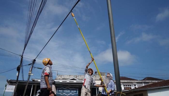Pemkab OKI Rutin Tertibkan Kabel Udara, Provider Nakal Masih Berulah
