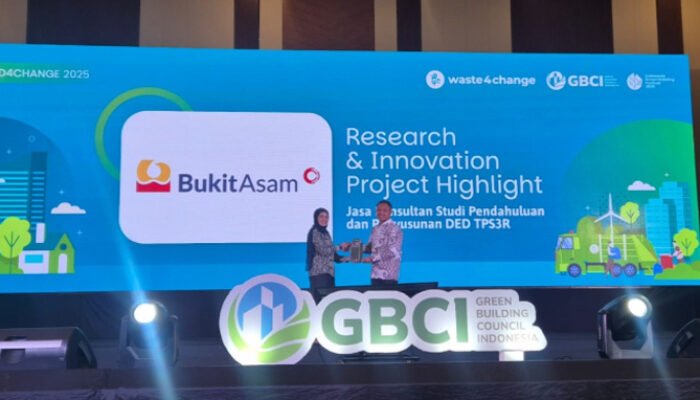 Kembangkan Inovasi Pengelolaan Sampah Berkelanjutan, PTBA Raih Apresiasi Waste4Change