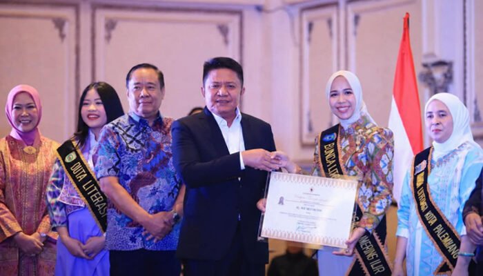 Ike Muchendi Raih Penghargaan Bhakti Adipustaka Sumsel 2026