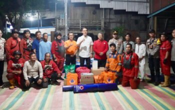 Turun ke Lokasi Karhutla Deling, Bupati Muchendi Semangati Petugas di Garis Depan
