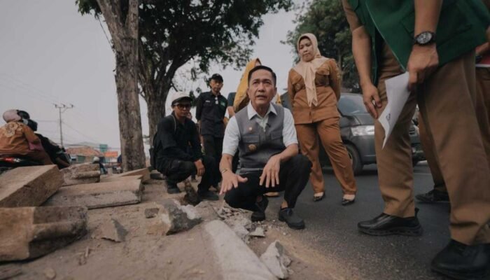 Dari Taman Kota, Hingga Bagikan Ribuan Laptop untuk Siswa Miskin
