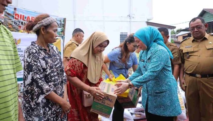 Ringankan Beban 25 KK Korban Kebakaran Jakabaring, Pemkot Palembang dan Baznas Serahkan Bantuan