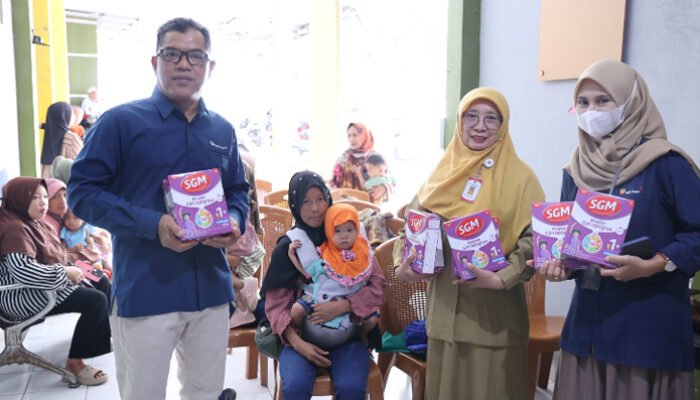 PTBA Salurkan 1.250 Box Susu untuk Dukung Penanganan Stunting di Lawang Kidul