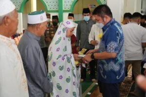 Tutup Ramadhan 1443 Hijriah,&nbsp;Herman Deru Santuni Anak Yatim dan Kaum Dhuafa