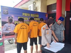 Tiga Pria di Palembang Curi Sofa dan Lemari Es