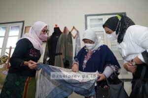 Istri Pj Gubernur Babel Jatuh Cinta dengan Batik Tanah Wari