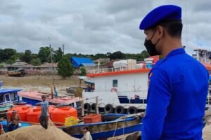 Polair Polres Bangka Barat Tingkatkan Patroli di Pelabuhan Ikan Mentok