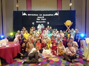 Pererat Silaturahmi, Keluarga Besar SMKN 2 OKU Gelar Buka Puasa Bersama