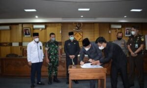 DPRD OKU Serahkan Catatan Strategis Dewan Terhadap LKPJ Bupati TA 2021