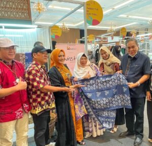 PTBA Tampilkan Batik Kujur Di Ajang IWF