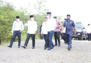 Herman Deru Tinjau Progres Perbaikan Jalan Penghubung