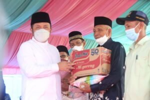 Herman Deru Salurkan&nbsp; Bantuan Sembako untuk Masyarakat Desa Campang Tiga