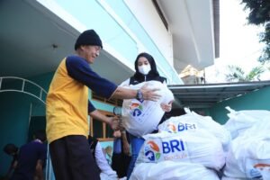 BRI Group Bagikan 80.000 Paket Sembako ke Panti Asuhan