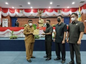 Bupati Belitung sampaikan LKPJ TA 2021 kepada DPRD